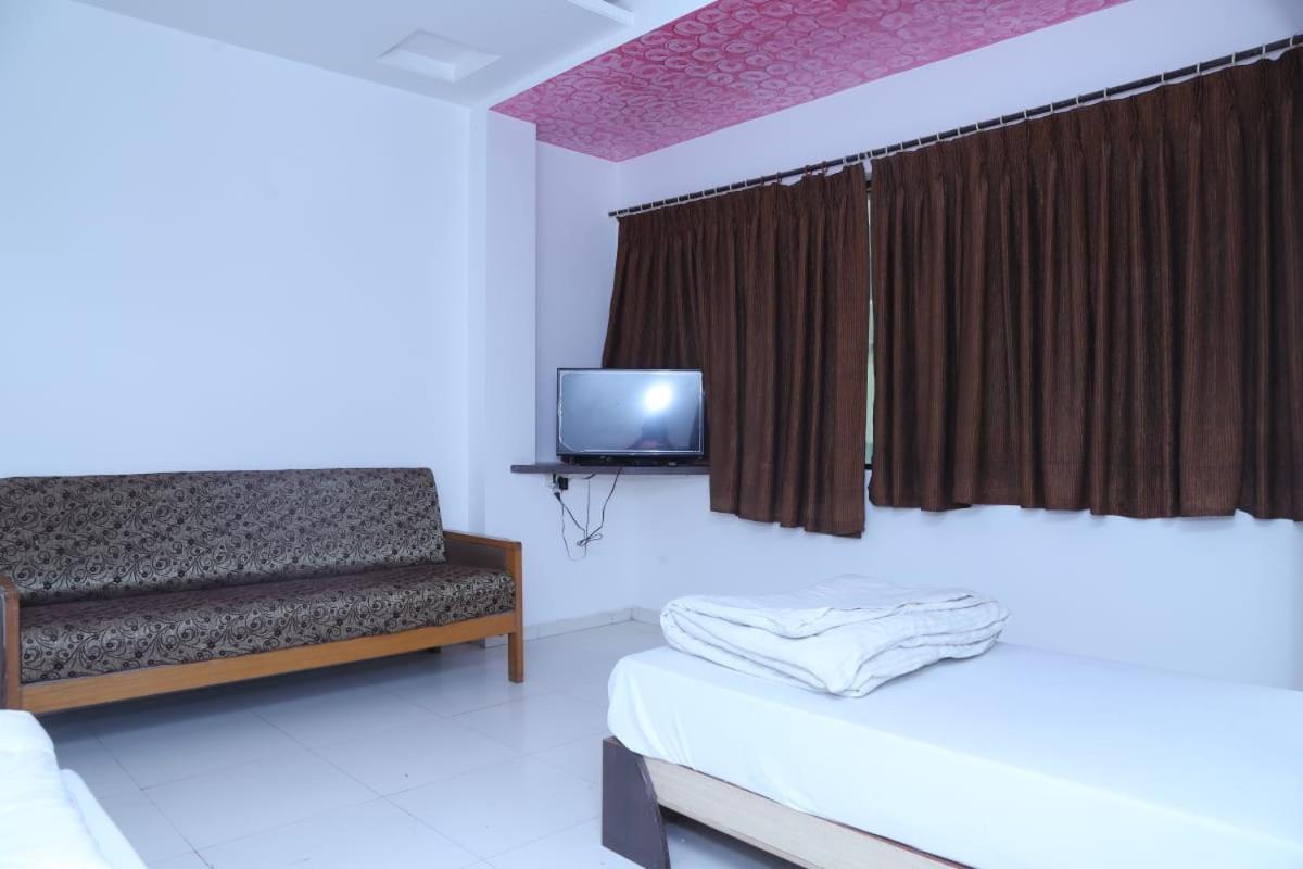 Hotel Kewal Inn Jalgaon Екстер'єр фото